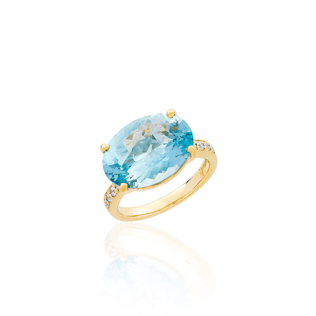 Diamond and Aquamarine Solitaire Ring – 9ct Yellow Gold 9ct Yellow Gold