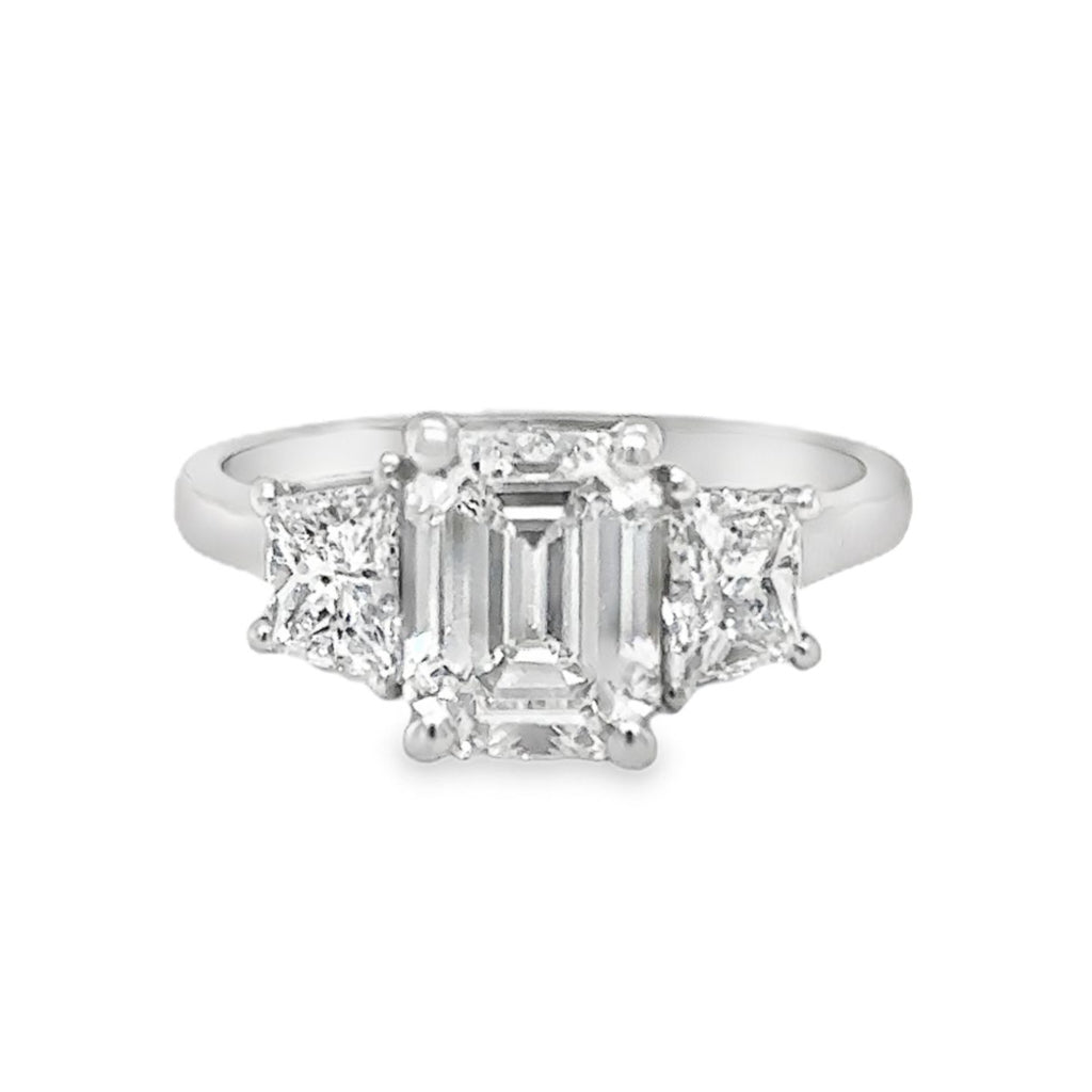 Diamond and Emerald Three Stone Ring – 18ct White Gold 18ct White Gold